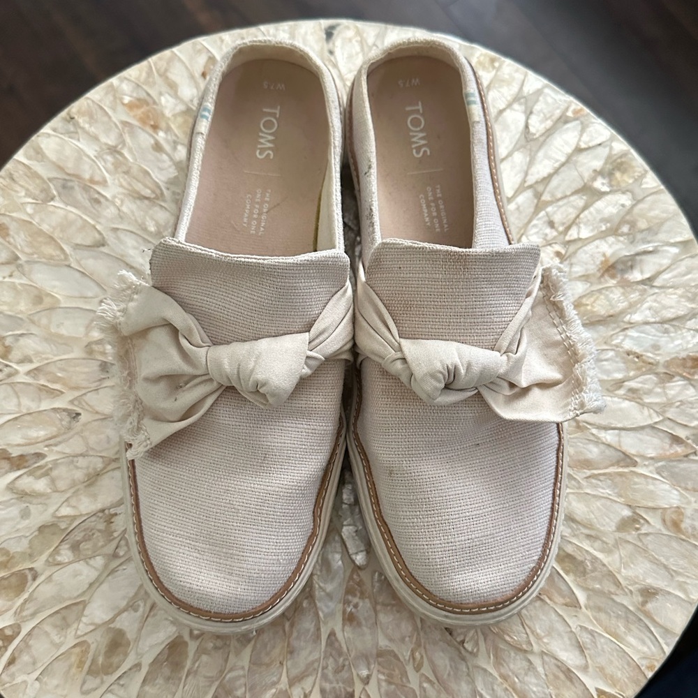 Toms Canvas Neutral Slip-on Shoes